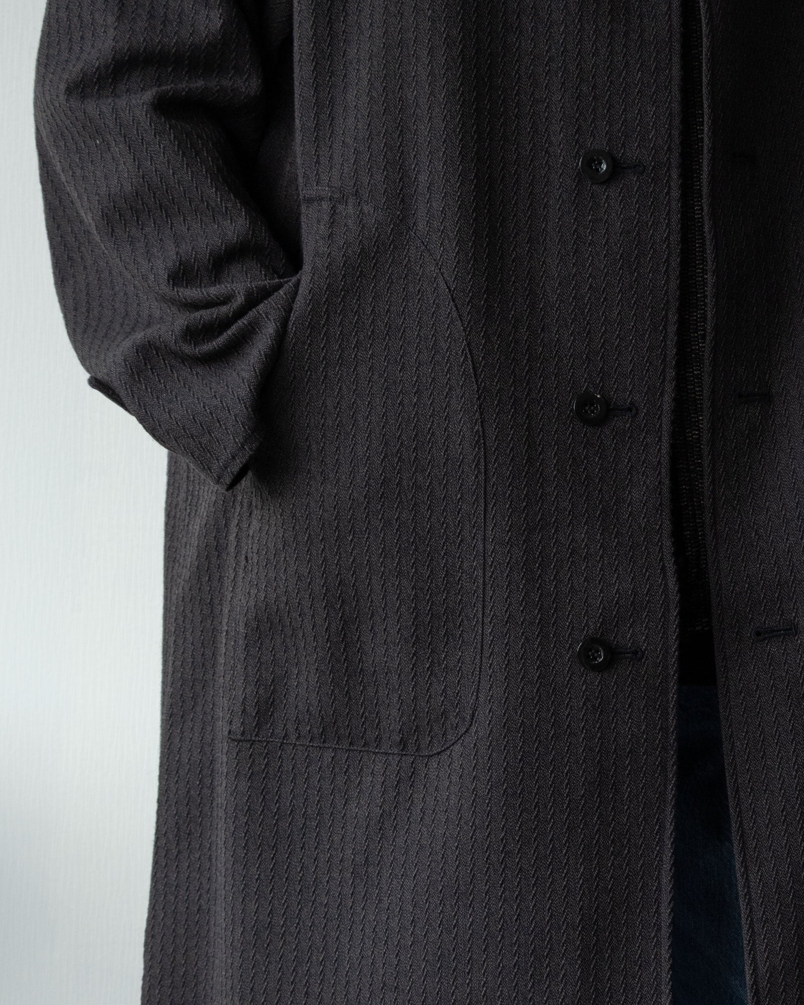 OUTIL MANTEAU CHAMBON 着用 表地 スタイリング 全体