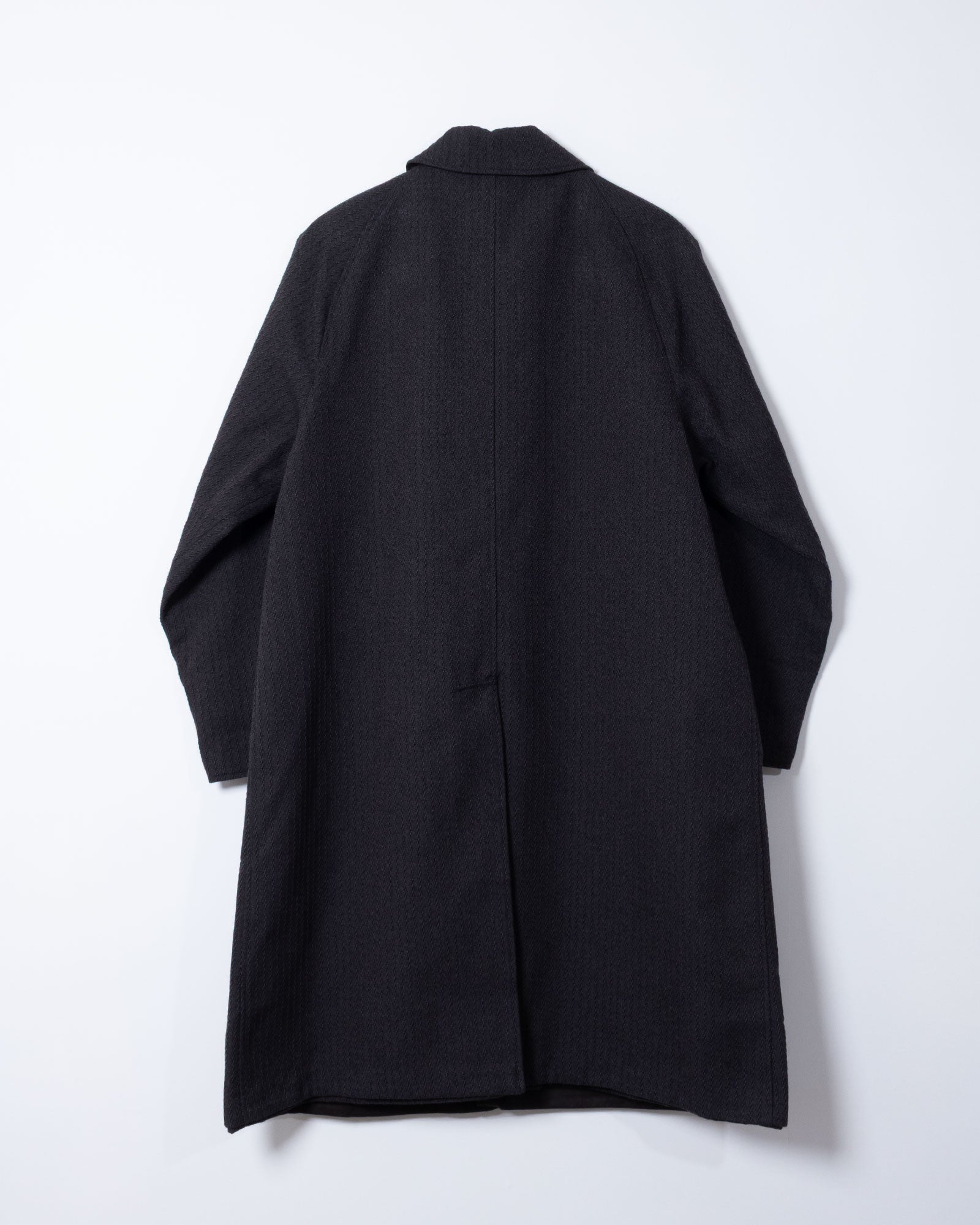 OUTIL MANTEAU CHAMBON 表地 バック ロング丈 全体シルエット