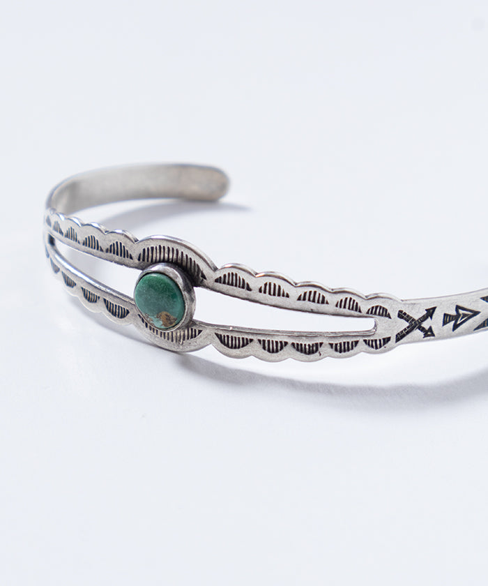 VINTAGE NAVAJO TURQUOISE & ARROW STAMPED CUFF BRACELET FRED HARVEY ERA
