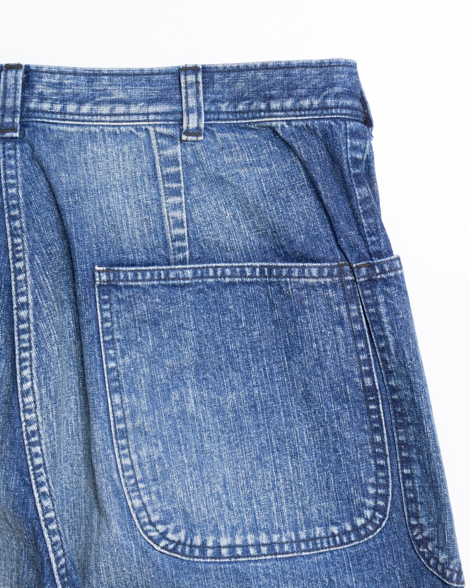 HERILL NAVY DENIM UTILITY PANTS スタイリング1