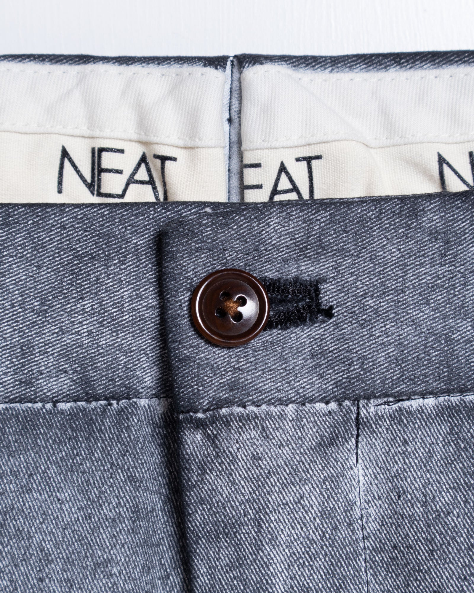 NEAT CHINO PD BLACK 파이핑 내부 디테일