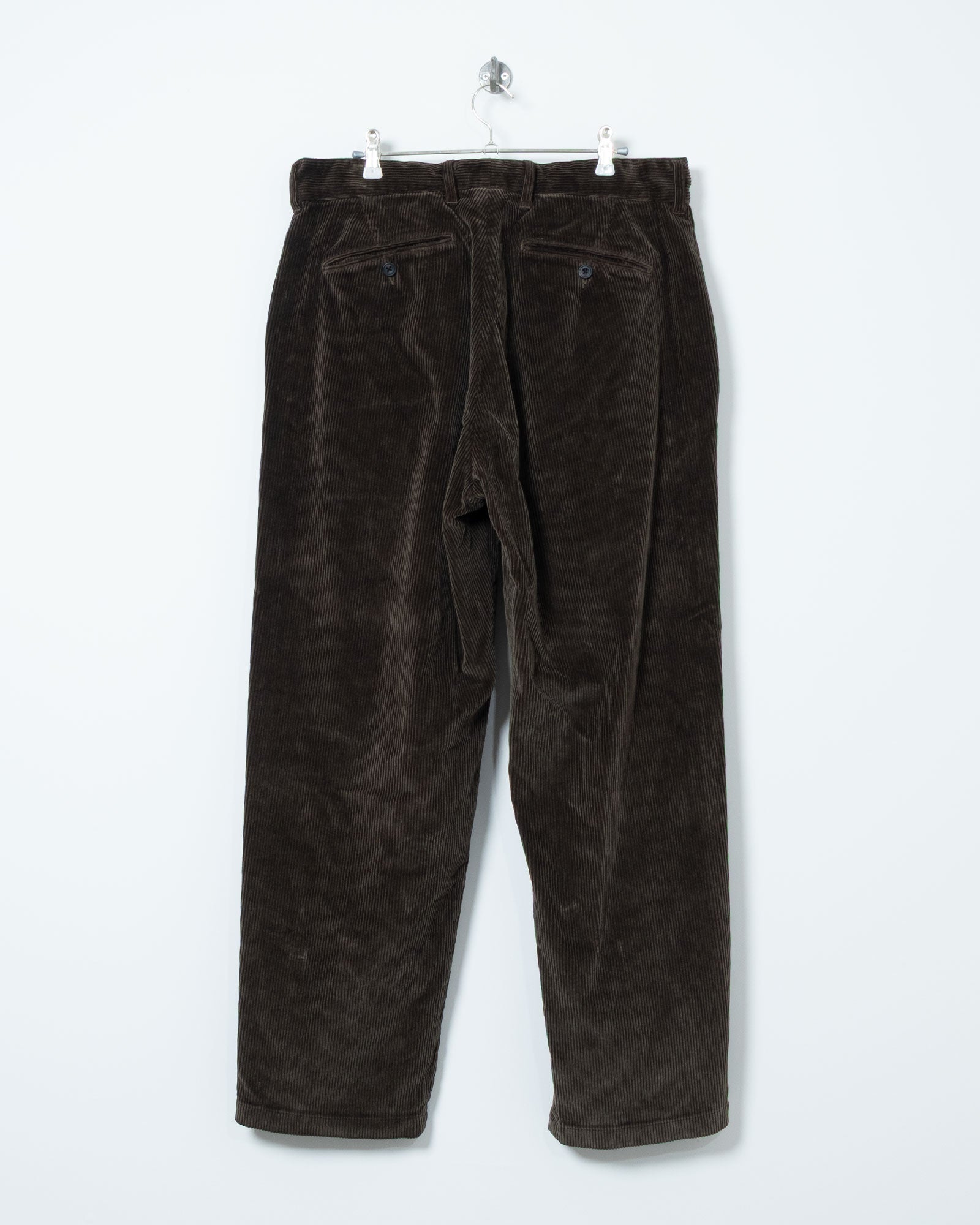 AUBERGE PANTIN DUSTY D.KHAKI 着用バック