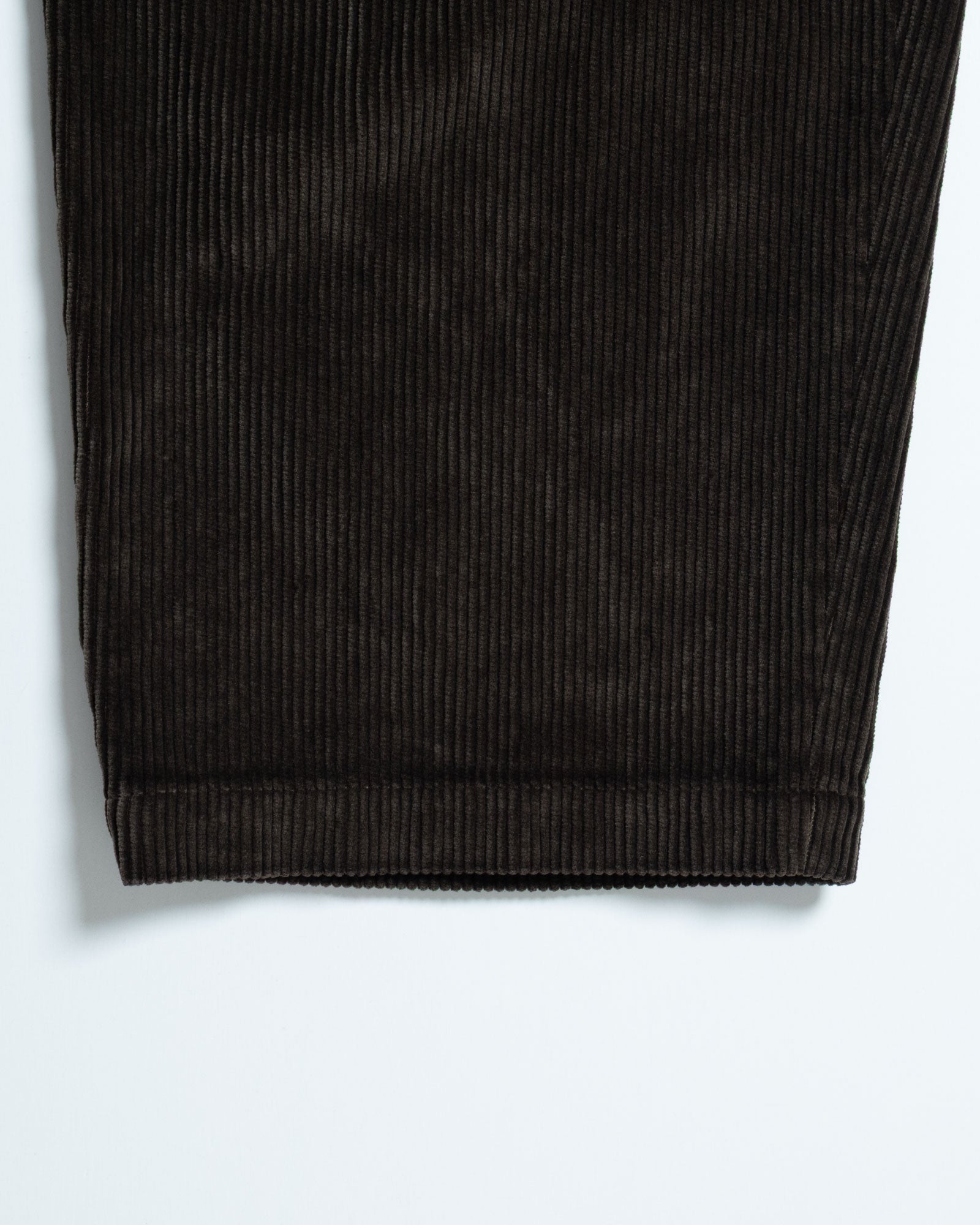 AUBERGE PANTIN DUSTY D.KHAKI 着用 全体
