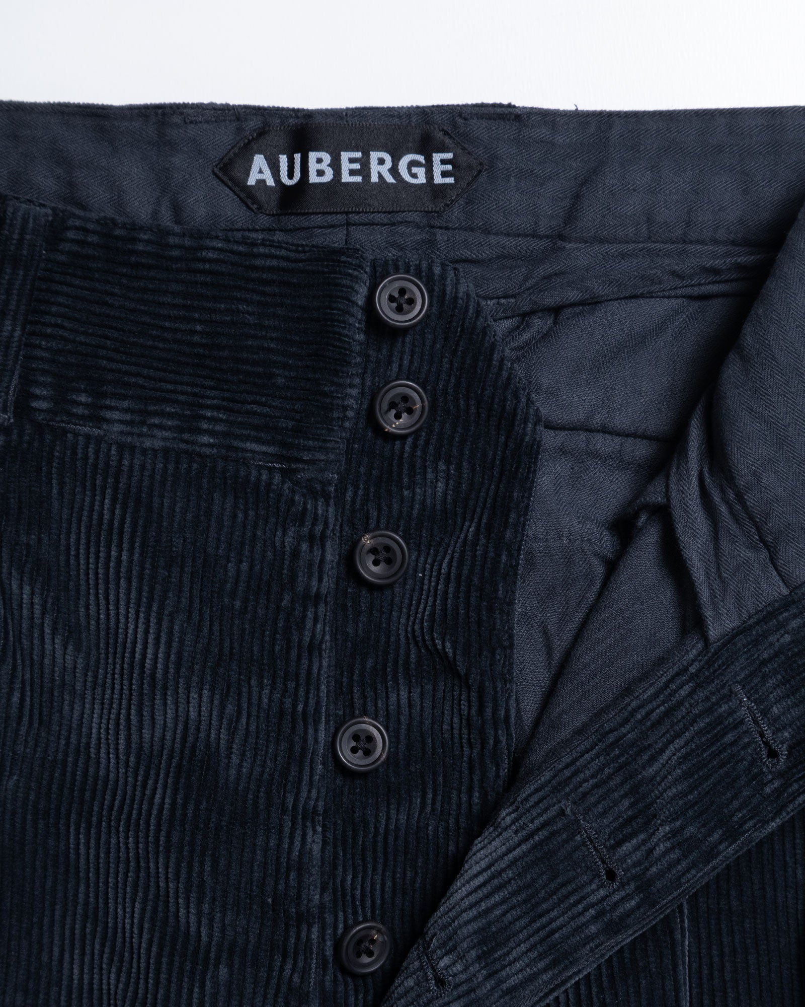 AUBERGE PANTIN DUSTY NAVY ボタンフライ ディテール