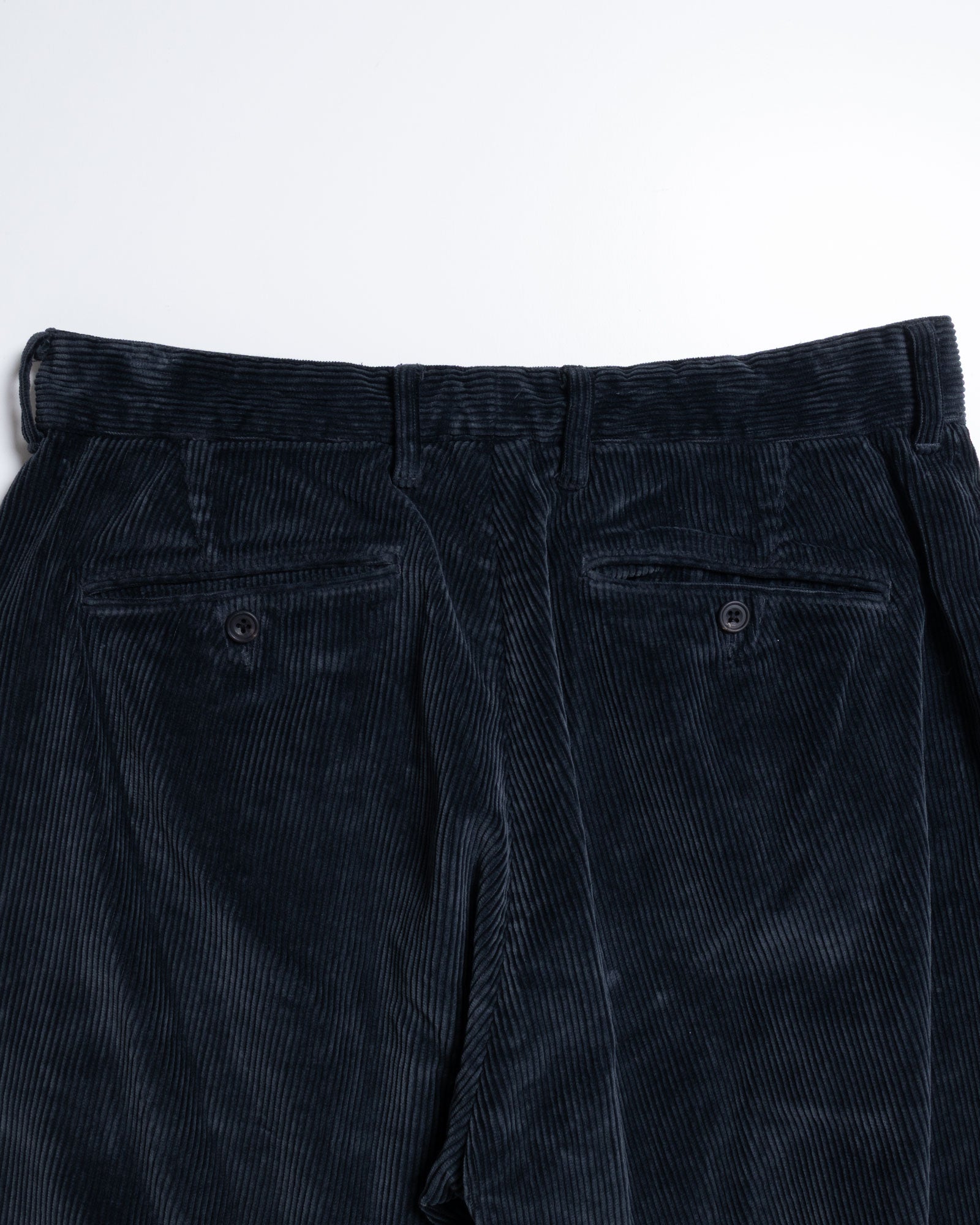 AUBERGE PANTIN DUSTY NAVY ヒップポケット ディテール