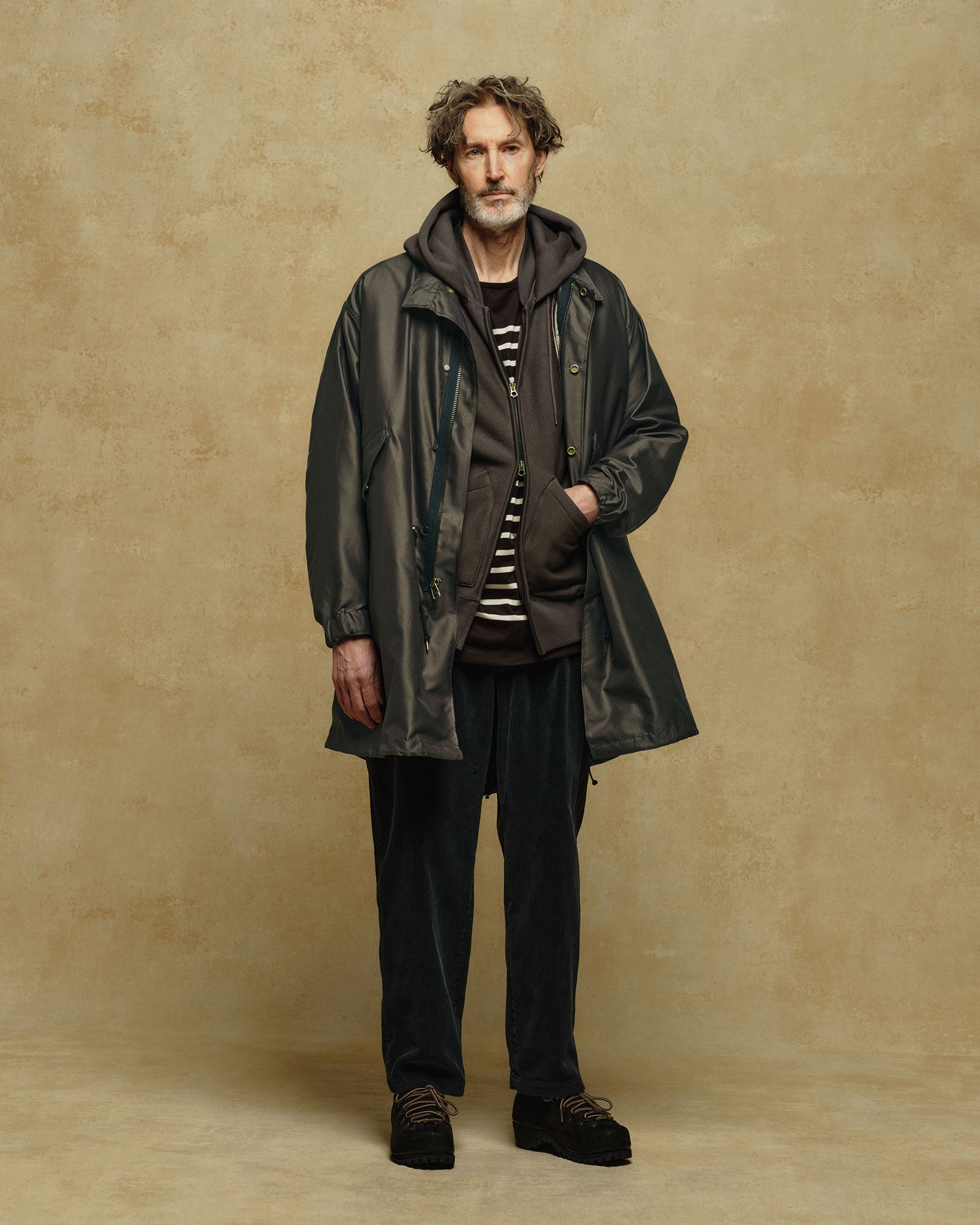 AUBERGE PANTIN DUSTY NAVY 着用正面
