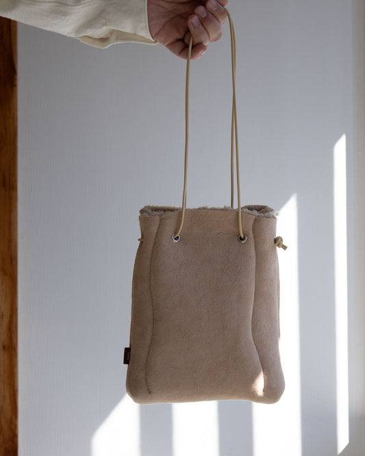 PREMITIVE DRAWSTRING BAG MOUTON - NATURAL