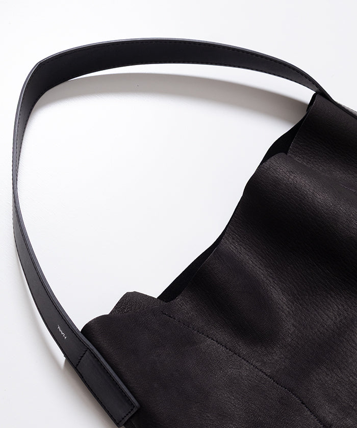 PRIMITIVE ONESHOULDER BAG DEER - BLACK