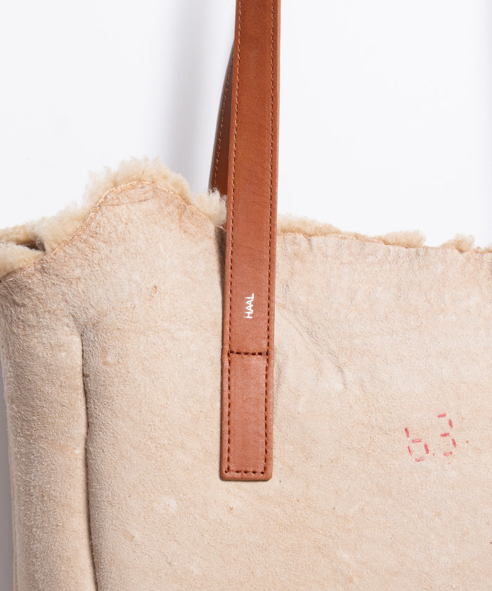 【HAAL】PRIMITIVE TOTE BAG MOUTON - NATURAL / ハール プリミティブ トートバッグ ムートン ナチュラル 2025AW 2025秋冬 正規取扱店 神奈川 鎌倉 オンラインショップ 通販