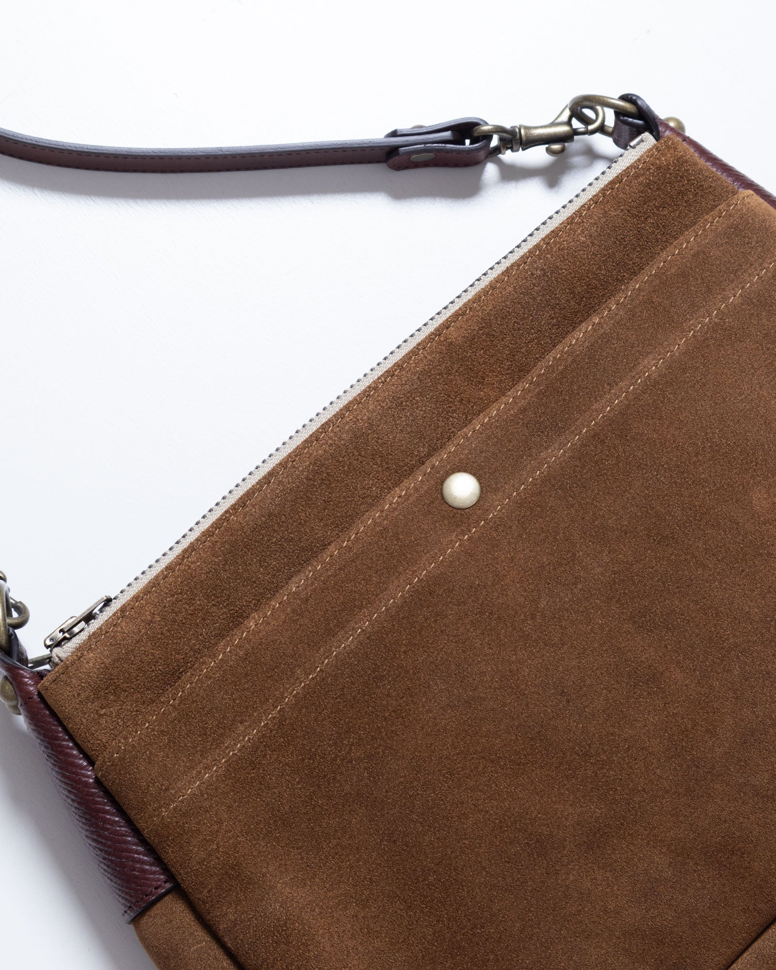 AUBERGE SACRAMENTO SAND BEIGE フロントスナップポケット ギボシボタン ディテール
