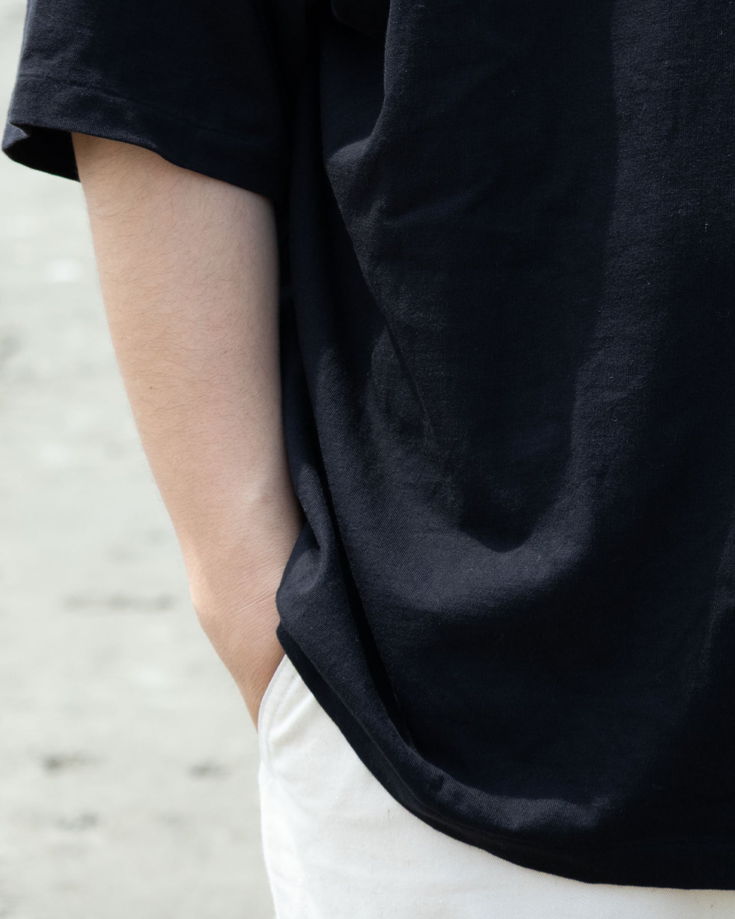 【INTÉRIM】HYPER BIG BINDER NECK TUBE POCKET TEE - BLACK / インテリム シーアイランド コットン ポケットTシャツ ブラック 2026ss 2026春夏 正規取扱店 神奈川 鎌倉 アルザック鎌倉 オンラインショップ 通販 　　