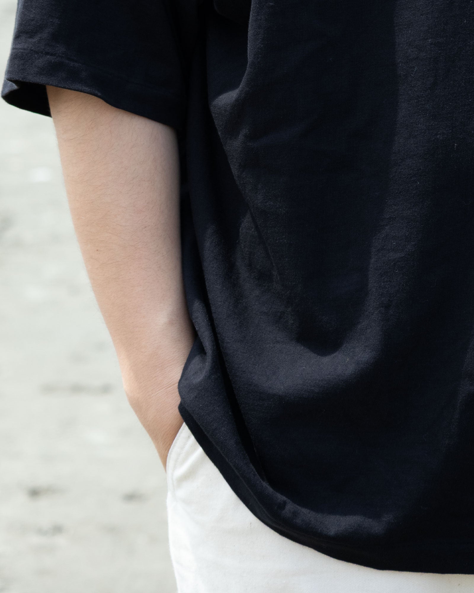 【INTÉRIM】HYPER BIG BINDER NECK TUBE POCKET TEE - BLACK / インテリム シーアイランド コットン ポケットTシャツ ブラック 2026ss 2026春夏 正規取扱店 神奈川 鎌倉 アルザック鎌倉 オンラインショップ 通販 　　