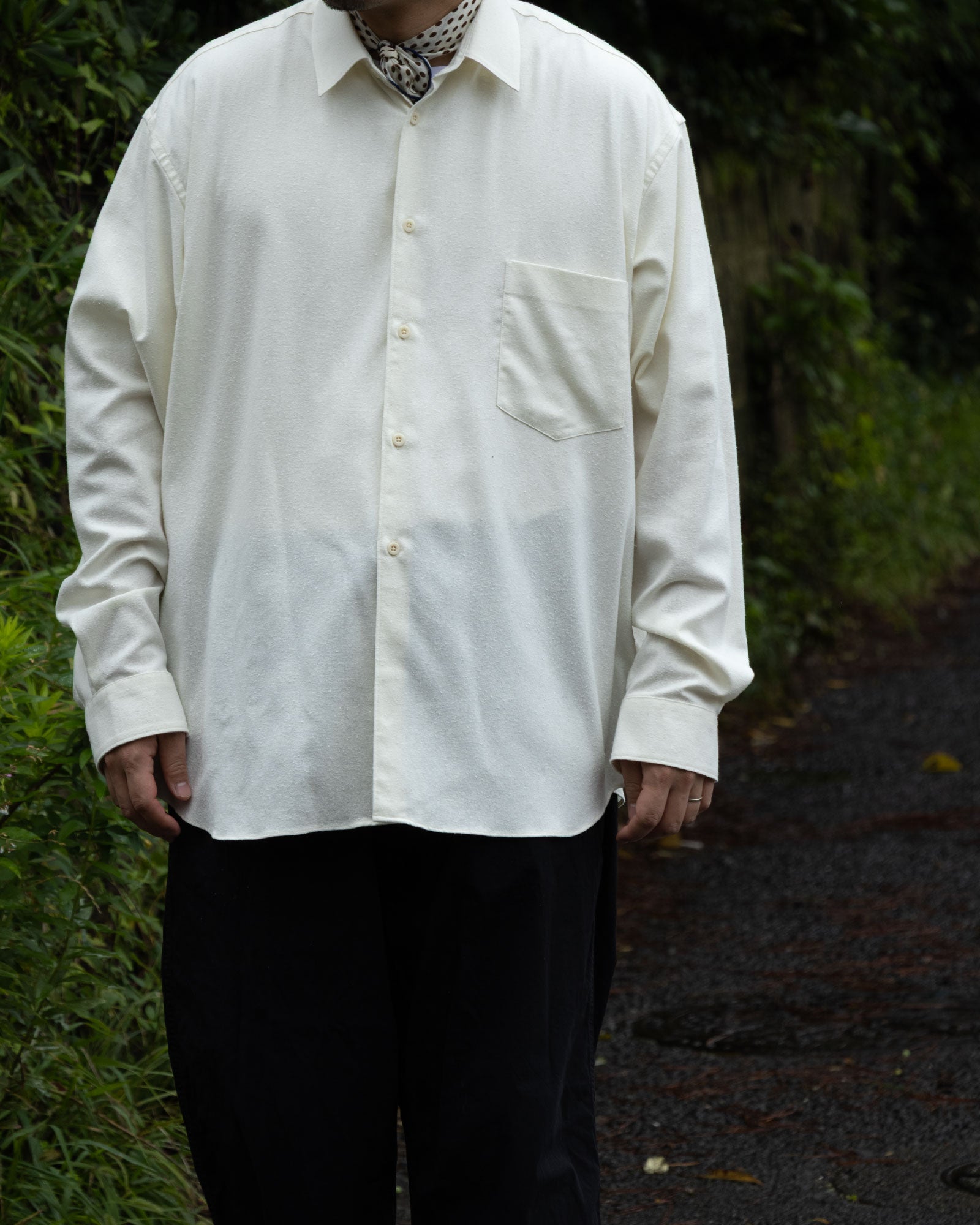 INTÉRIM SILK NOIL HYPER BIG L/S REGULAR SHIRTS NATURAL 着用