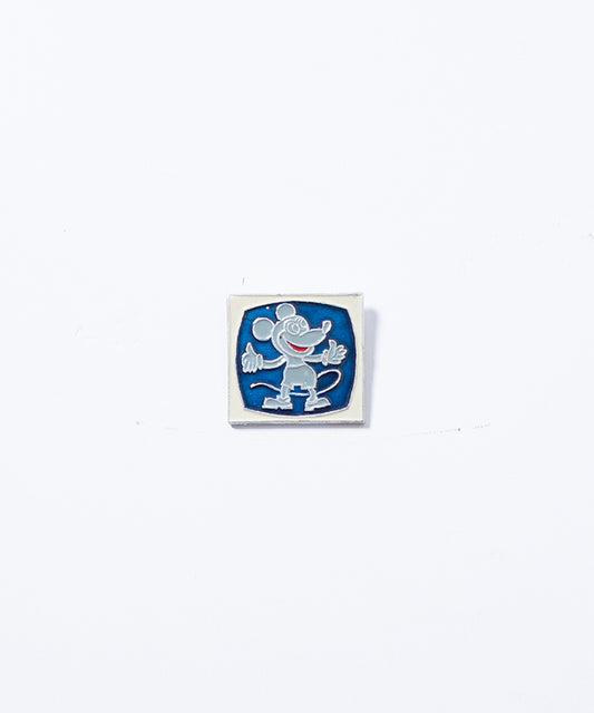 VINTAGE SOVIET PIN - 25