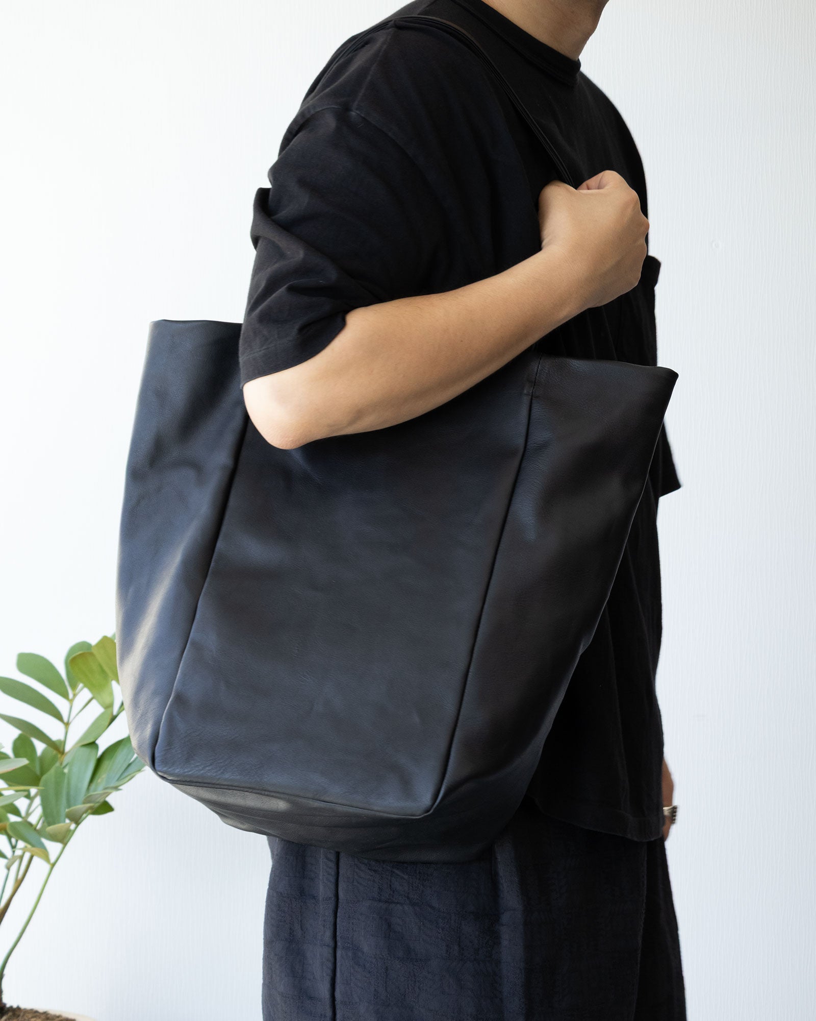 【HAAL】TALL BOX TOTE HS LEATHER - BLACK | ハール トールボックス トートバッグ カウレザー 2026aw 2026秋冬 正規取扱店 神奈川 鎌倉 アルザック鎌倉 オンラインショップ 通販 