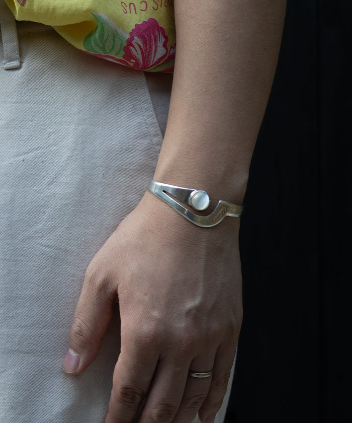 VINTAGE TAXCO SILVER CUFF BRACELET MOTHER OF PEARL