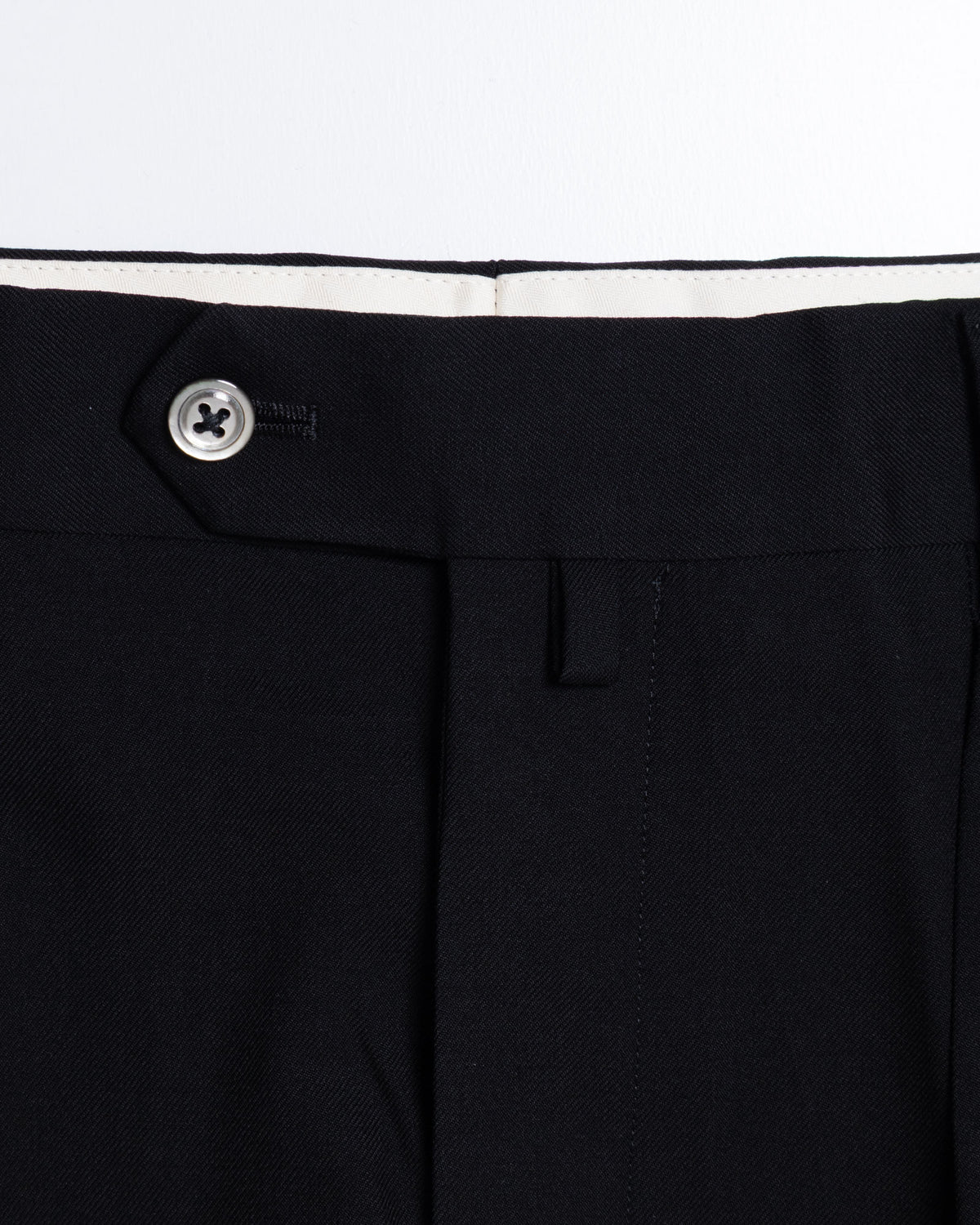 NEAT THE GABARDINE WIDE BLACK フロントボタン ディテール
