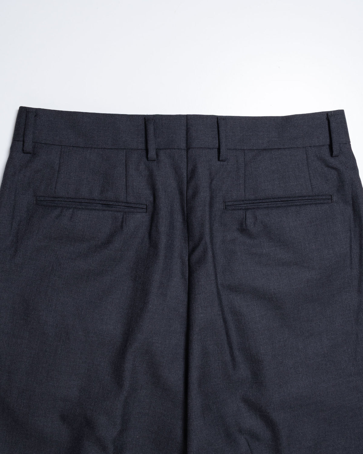 NEAT THE GABARDINE WIDE GRAY バックポケットディテール