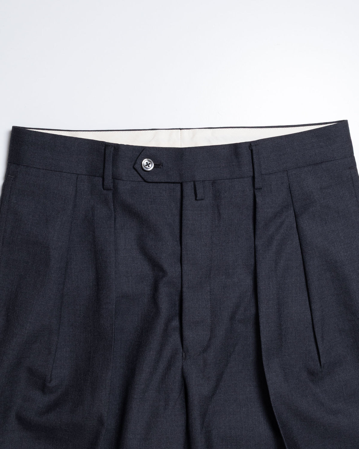 NEAT THE GABARDINE WIDE GRAY フロントウエストディテール