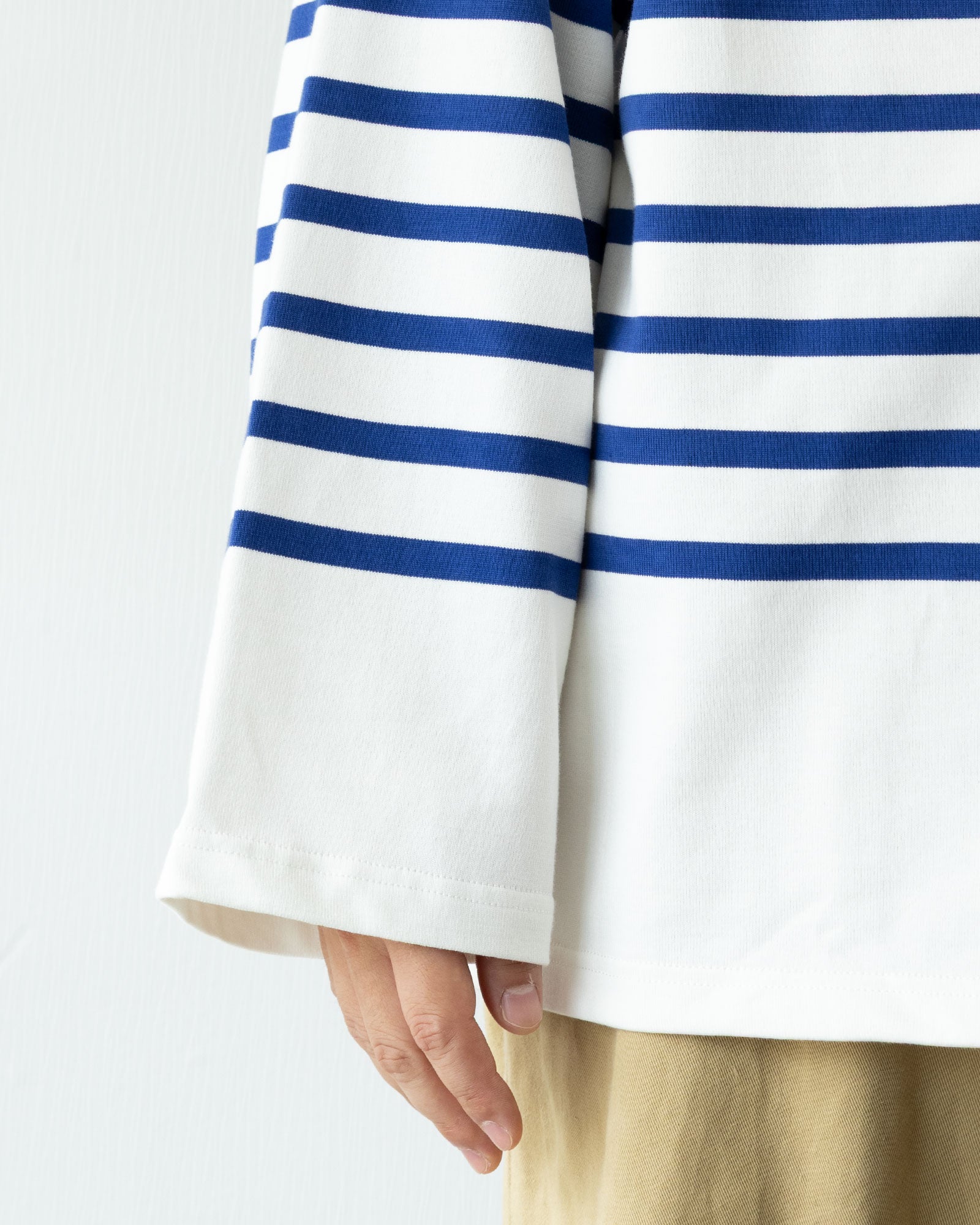 OUTIL TRICOT HABAS OFF×LIMOGES 袖口着用