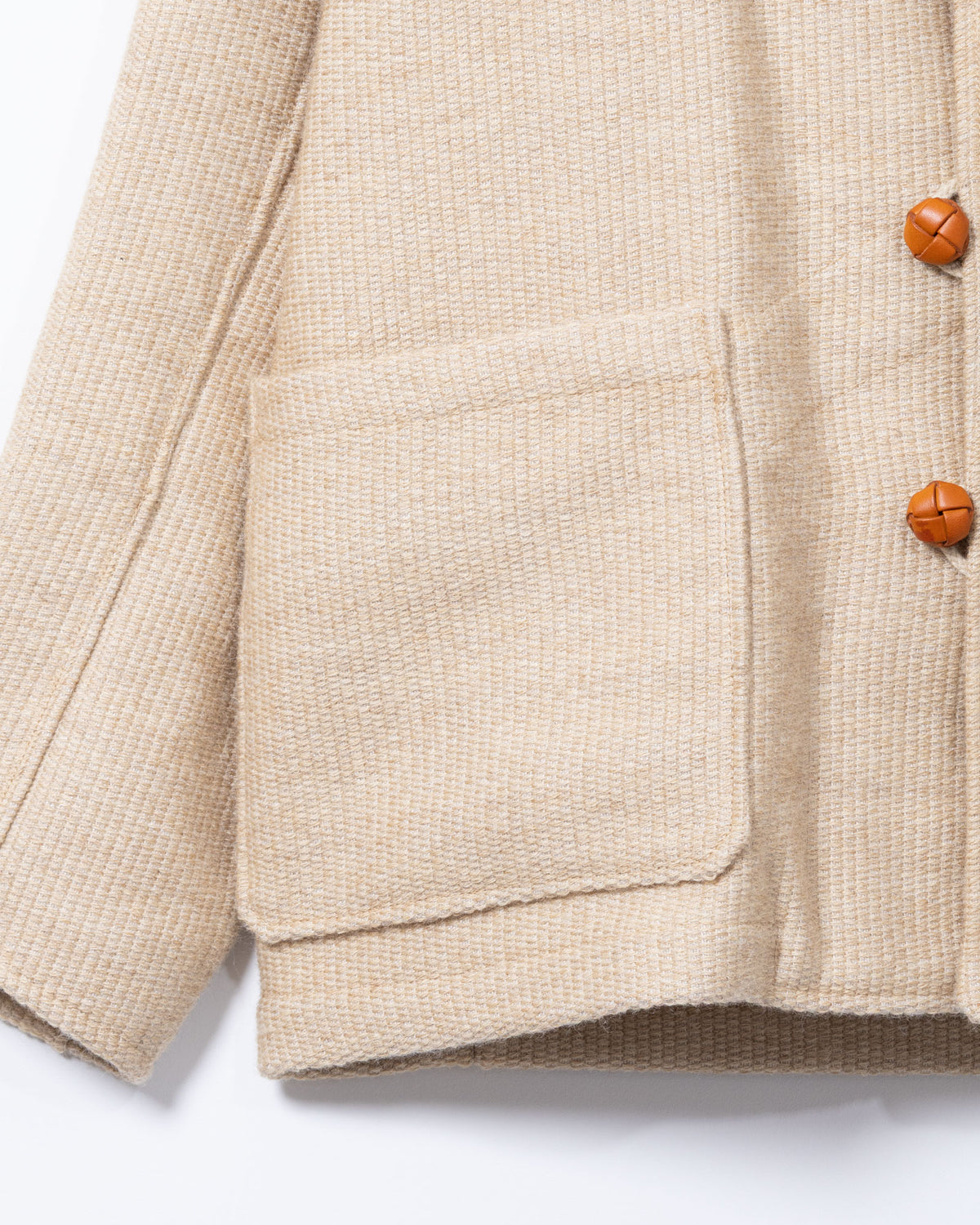 AUBERGE TUCSON シャンパンゴールドのフロントポケットと裾のディテール画像