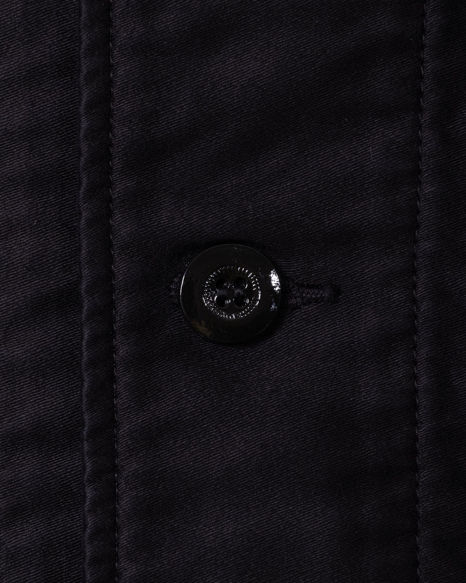 OUTIL VESTE DRAP BLACK フロントボタン ディテール