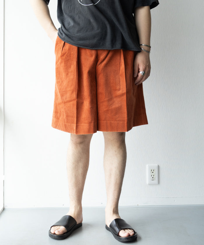 【INTÉRIM】WIDE COTTON SUMMER CORDUROY DEADSTOCK FABRIC ２TUCK BUTTON SHORTS - ORANGE インテリム ワイド コットン サマー コーデュロイ デッドストックファブリック 2タック ボタン ショーツ オレンジ 2026ss 2026春夏 正規取扱店 神奈川 鎌倉 アルザック鎌倉オンラインショップ 通販