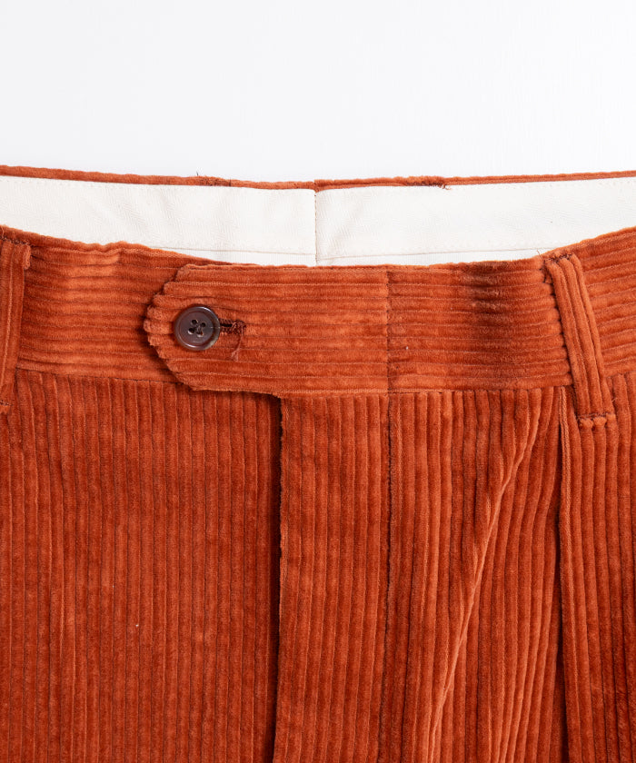 【INTÉRIM】WIDE COTTON SUMMER CORDUROY DEADSTOCK FABRIC ２TUCK BUTTON SHORTS - ORANGE インテリム ワイド コットン サマー コーデュロイ デッドストックファブリック 2タック ボタン ショーツ オレンジ 2026ss 2026春夏 正規取扱店 神奈川 鎌倉 アルザック鎌倉オンラインショップ 通販