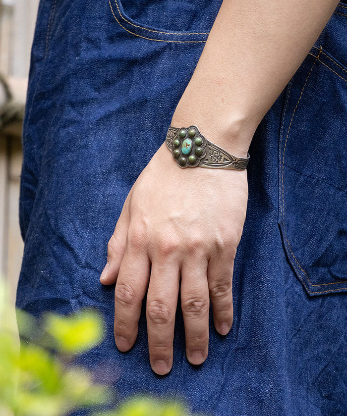 ANTIQUE NAVAJO TURQUOISE & THUNDERBIRD STAMPED CUFF BRACELET / アンティーク ナバホ ターコイズ シルバーバングル インディアンジュエリー