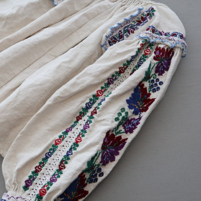 ANTIQUE ROMANIAN EMBROIDERY LINEN BLOUSE（アンティーク ルーマニアン刺繍 リネン ブラウス ）