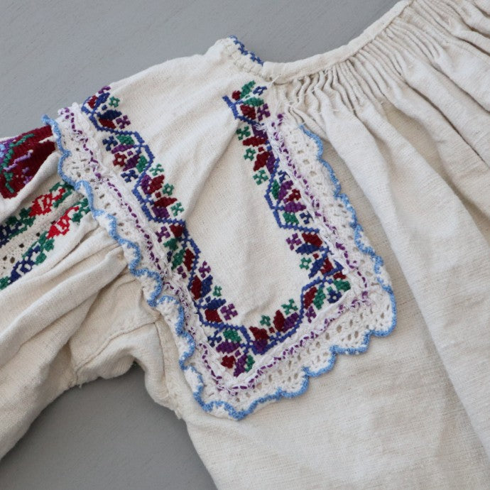 ANTIQUE ROMANIAN EMBROIDERY LINEN BLOUSE（アンティーク ルーマニア刺繍 リネンブラウス） – ARZACH  KAMAKURA